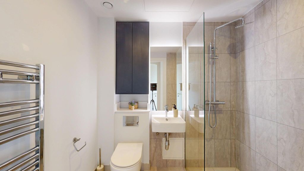 Property photo 3 of 23 Bathroom