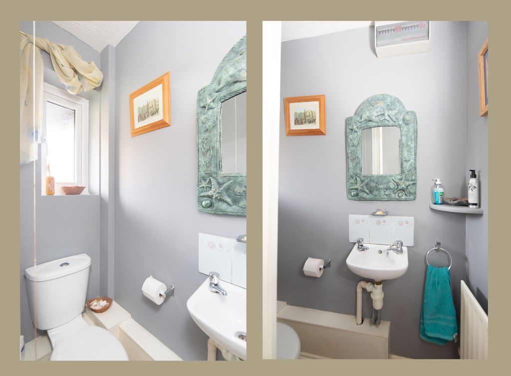 Property photo 2 of 26 Cloakroom