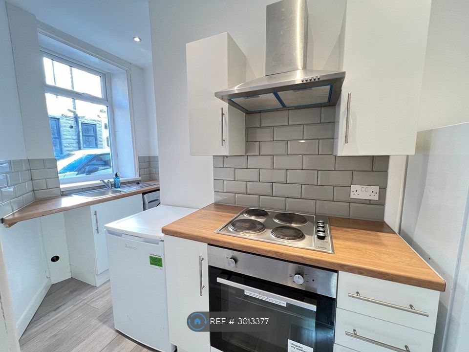 Property photo 1 of 11 Kitchen