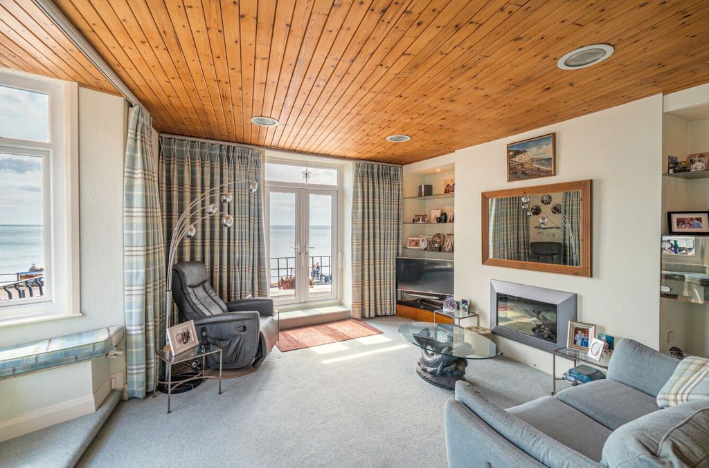 Property photo 3 of 13 Sitting Room