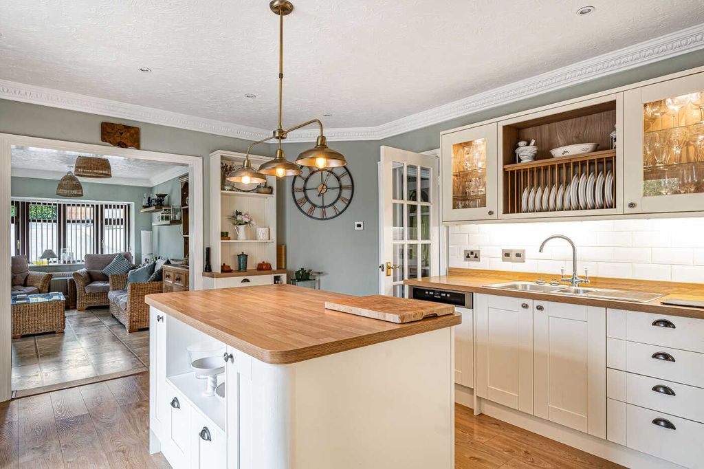 Property photo 2 of 29