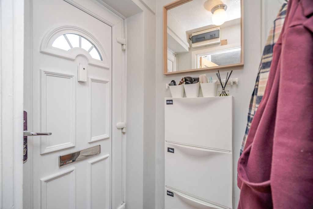 Property photo 3 of 25