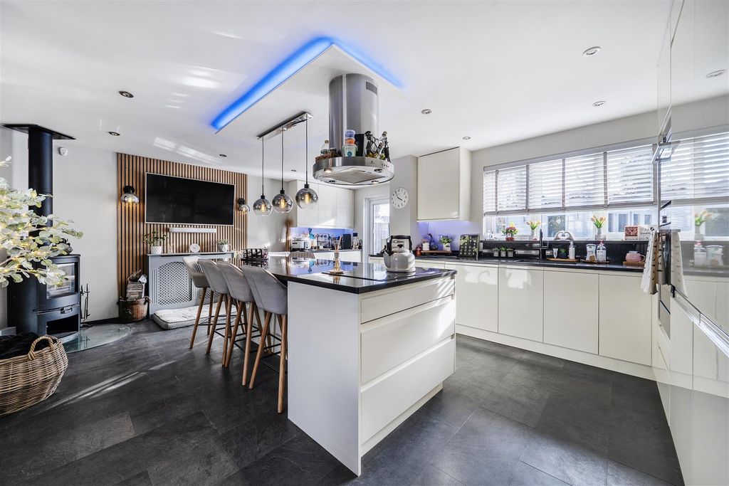 Property photo 3 of 21 1430123-15-69B438Fb3Ab61.Jpg