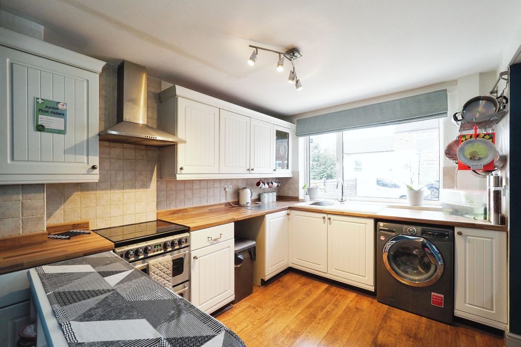 Property photo 3 of 16 Kitchen