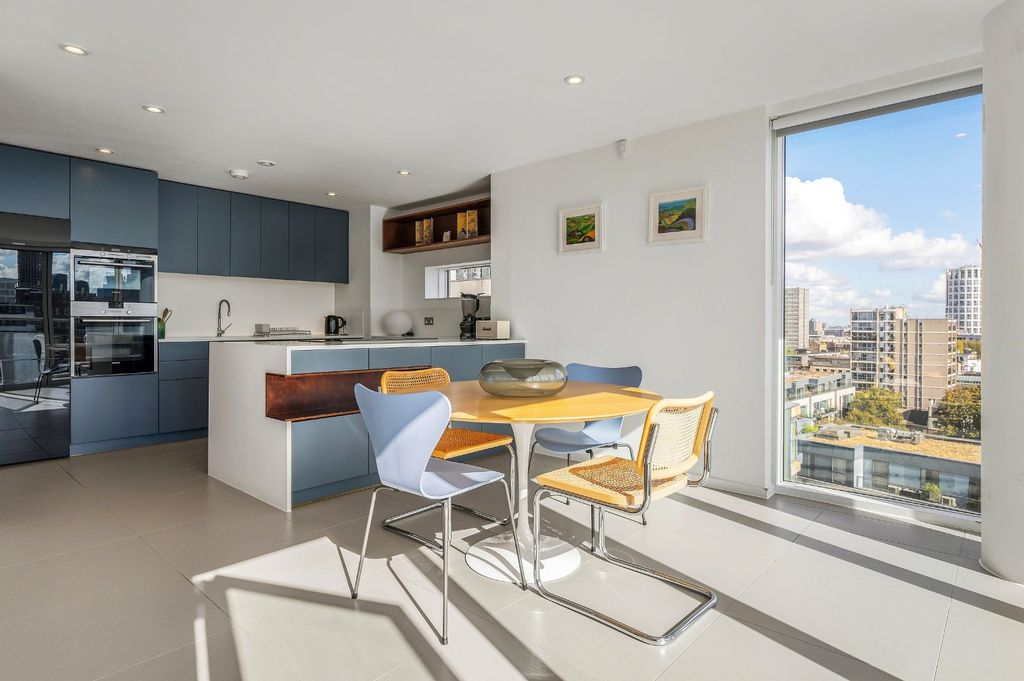 Property photo 2 of 58 Reception/ Kitchen