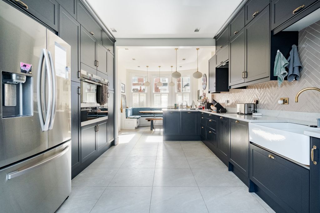 Property photo 3 of 37