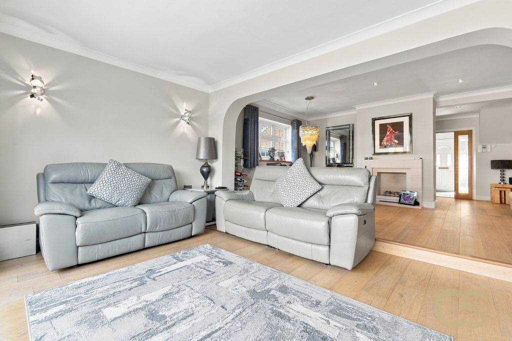 Property photo 2 of 16 5414944