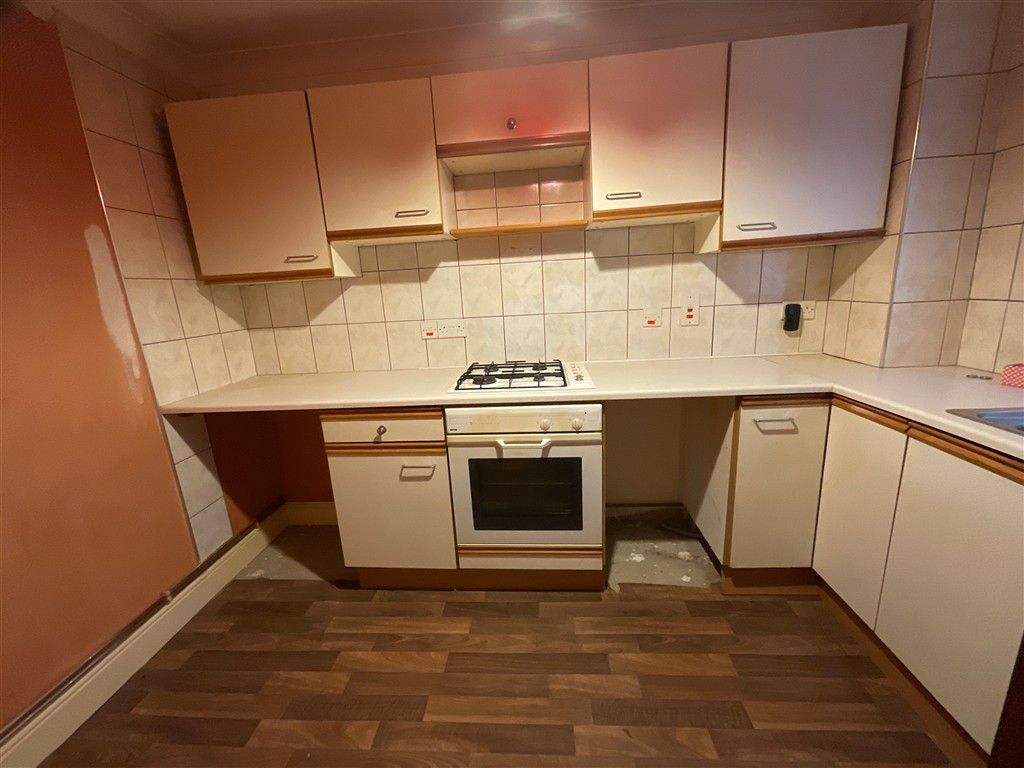 Property photo 3 of 6 Kitchen