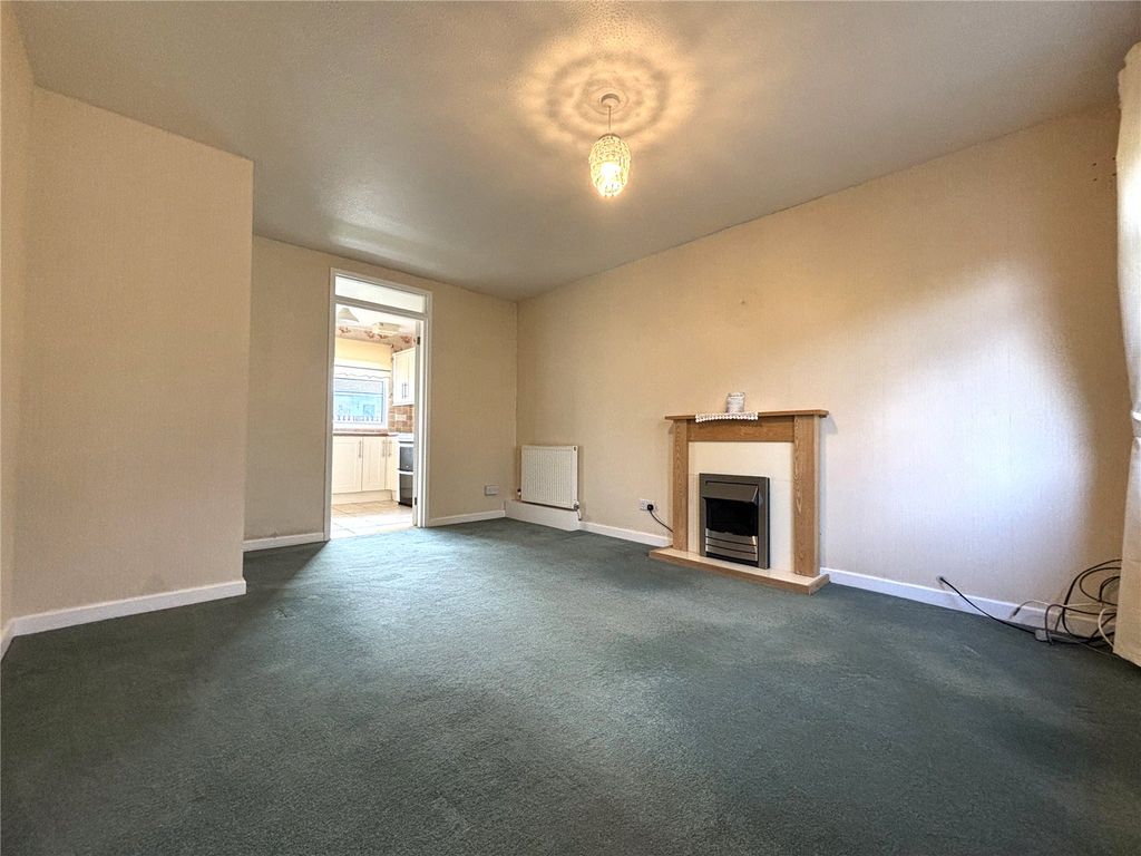 Property photo 3 of 7 Living Room