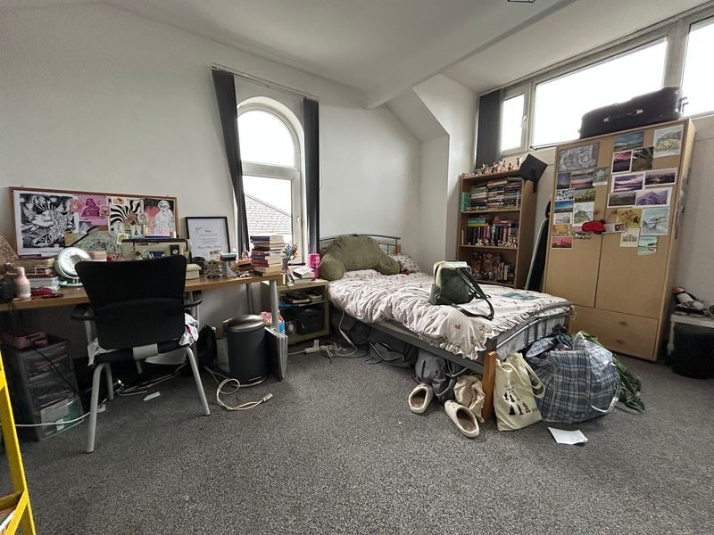 Property photo 1 of 7 Photo 7