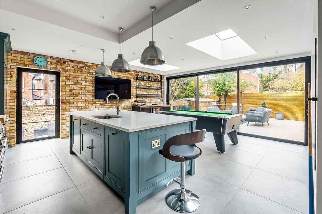 Property photo 3 of 16 Image