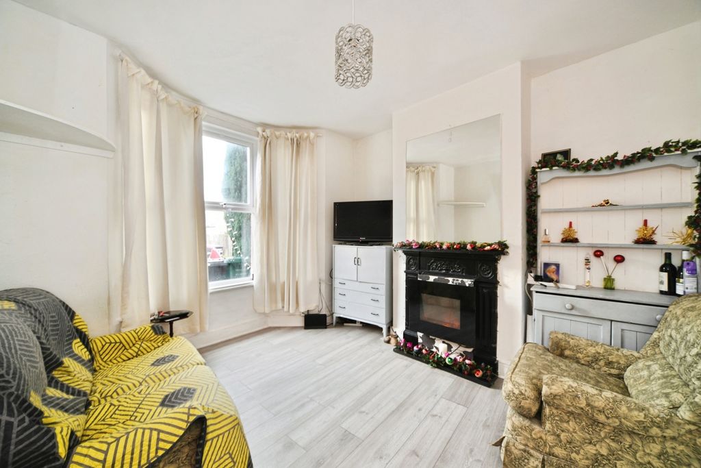 Property photo 2 of 15 Pbox-Img.Jpg