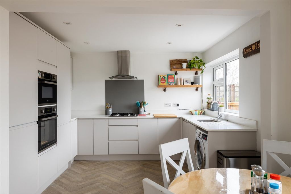 Property photo 3 of 21