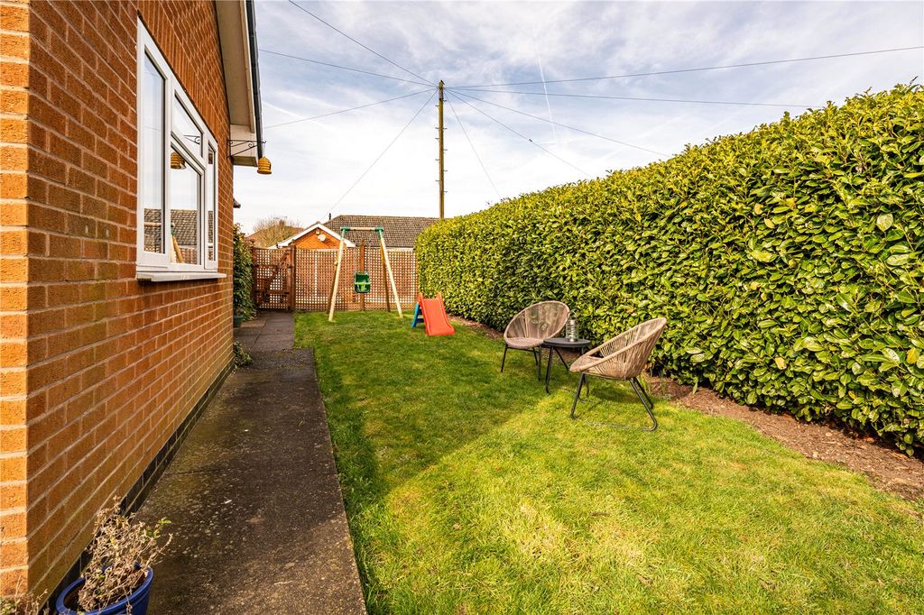 Property photo 2 of 23 Picture No. 21
