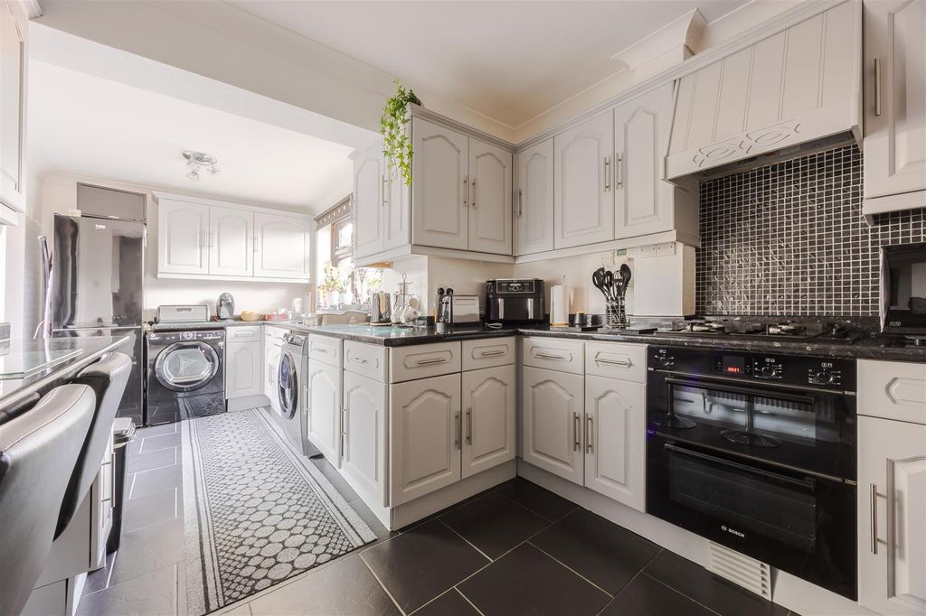 Property photo 3 of 15 Kitchen