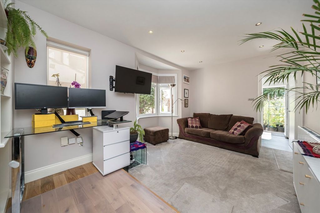 Property photo 3 of 8