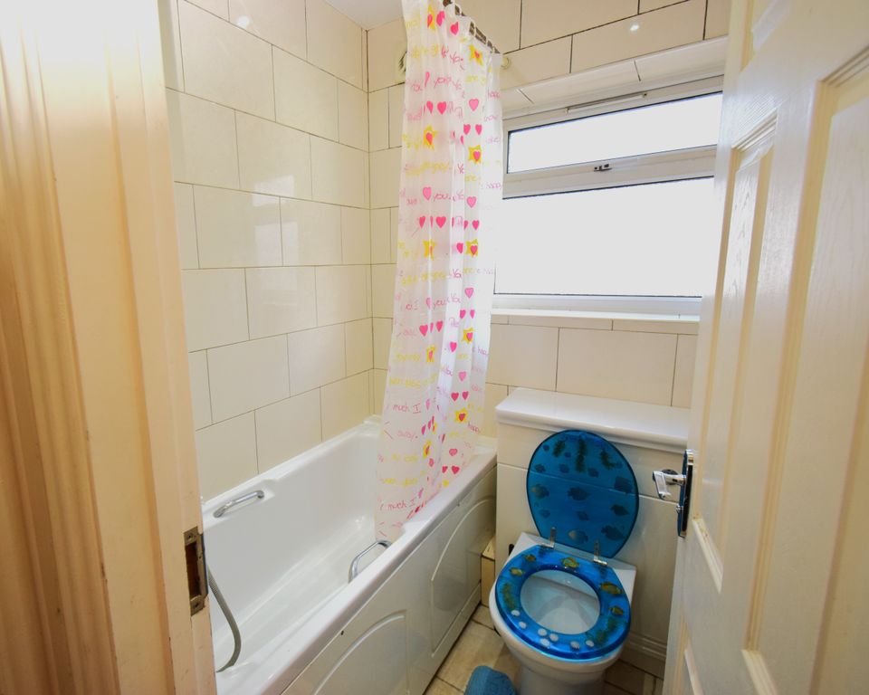 Property photo 2 of 7 Bathroom