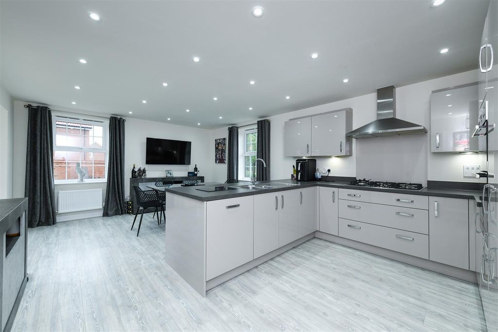 Property photo 2 of 38 2Pensongardens-43.Jpg