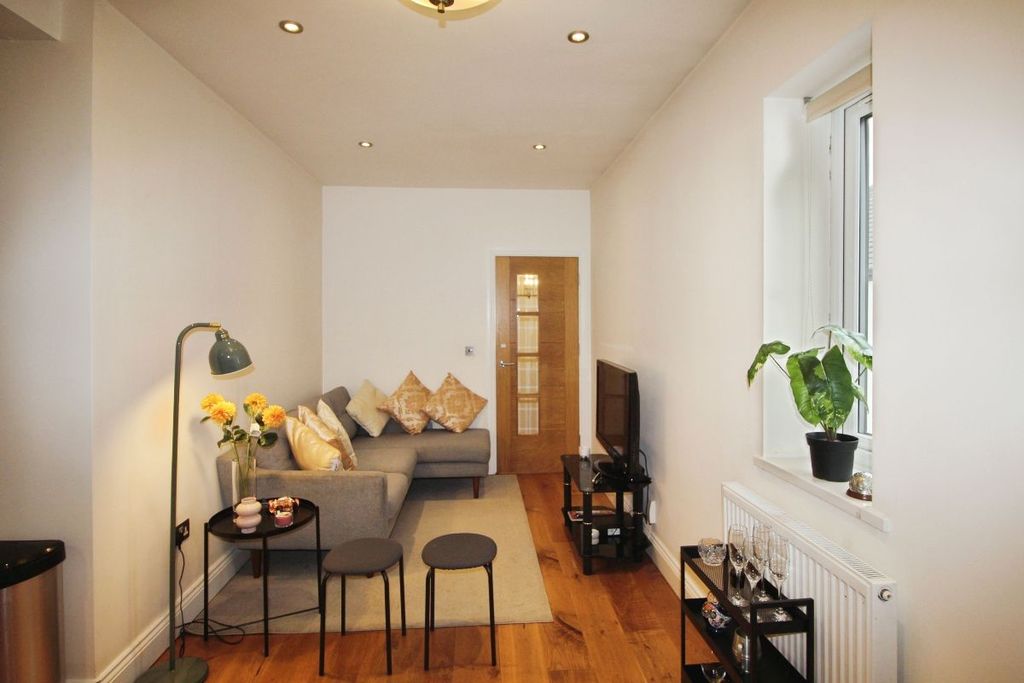 Property photo 2 of 21