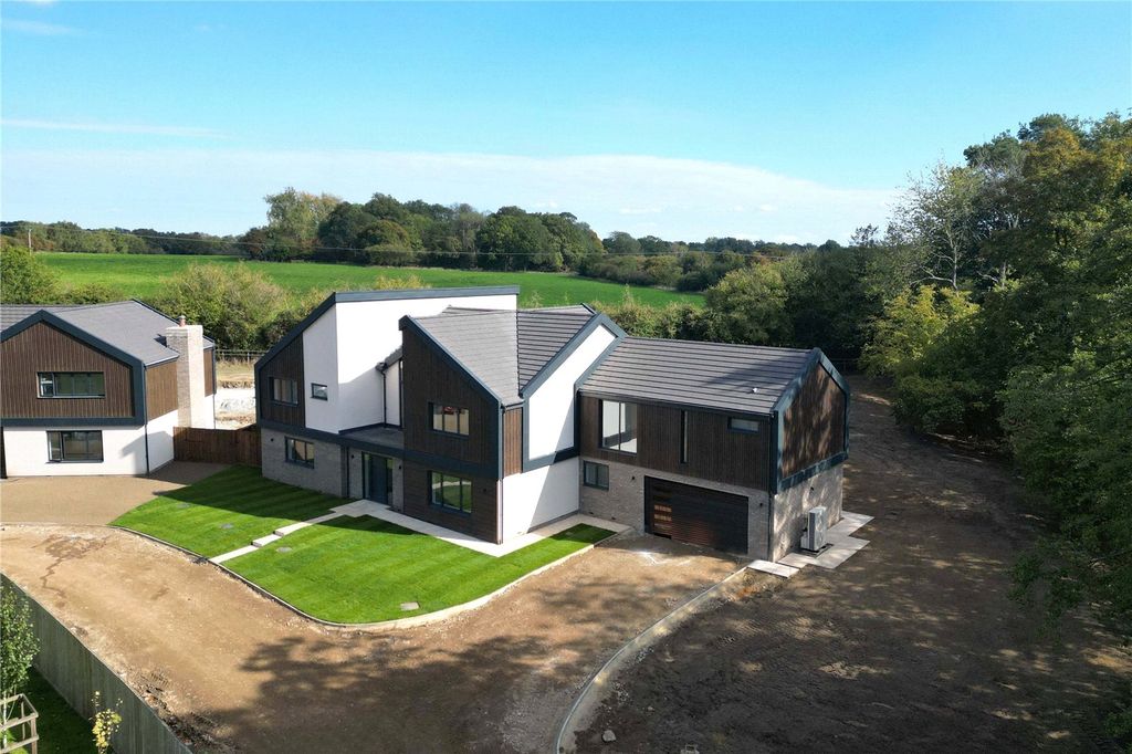 Property photo 3 of 49 Picture No. 12