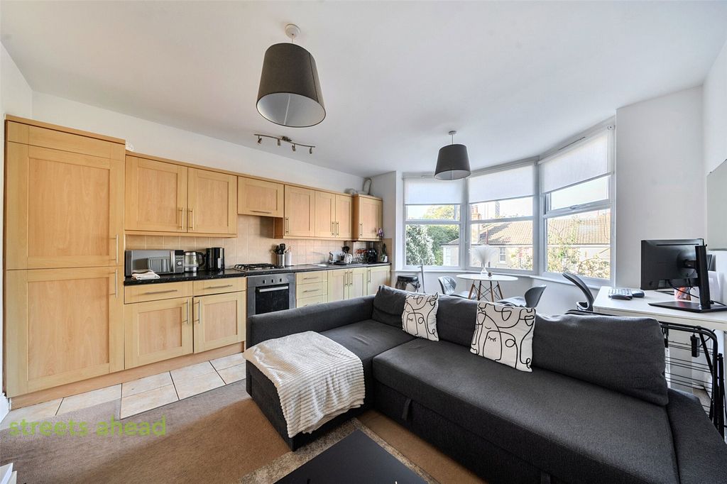 Property photo 3 of 19 Picture No. 21