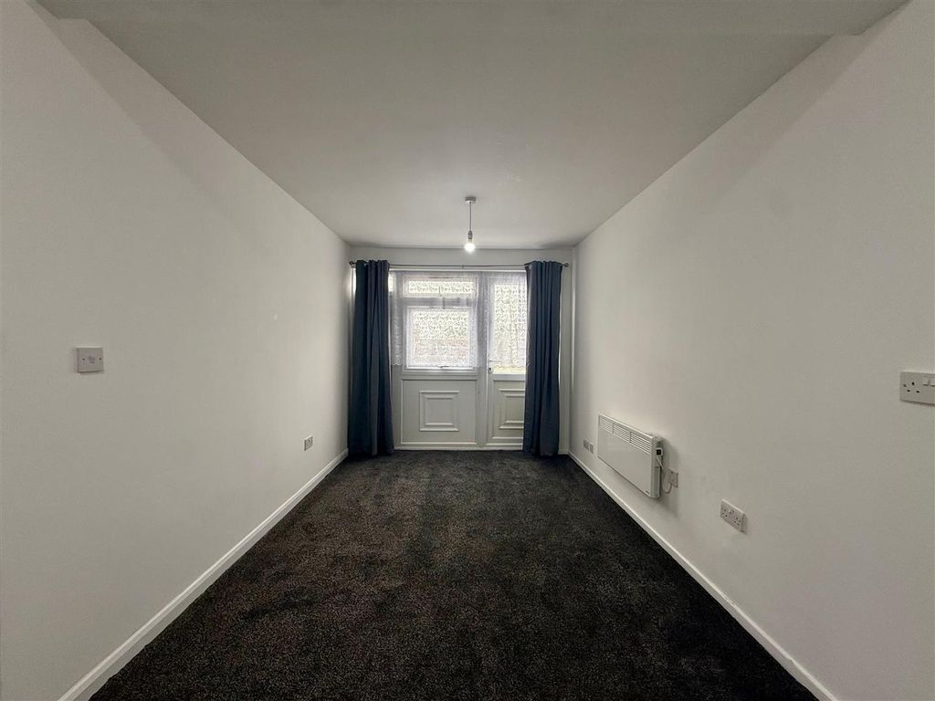 Property photo 2 of 10 Living Room