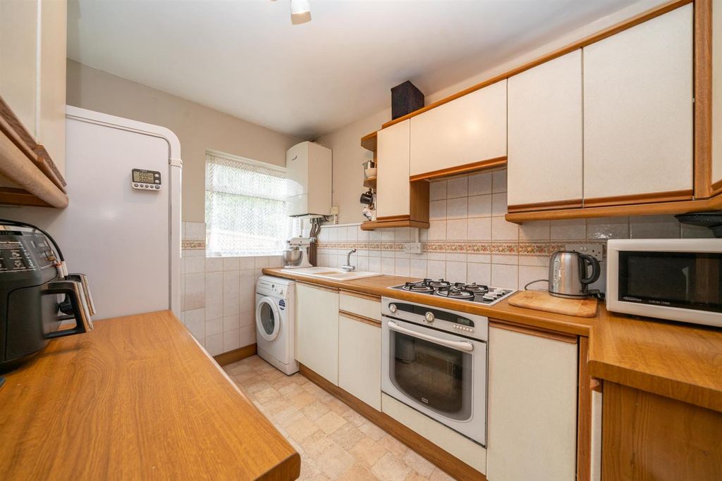 Property photo 3 of 17 Kitchen