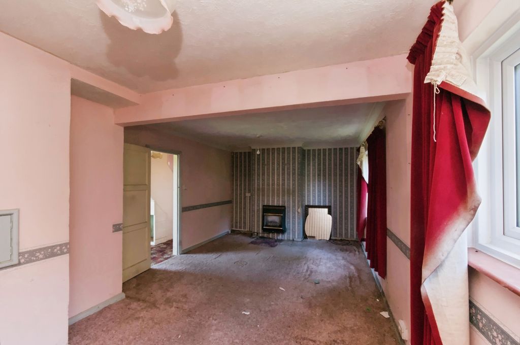 Property photo 3 of 25 Pbox-Img.Jpg