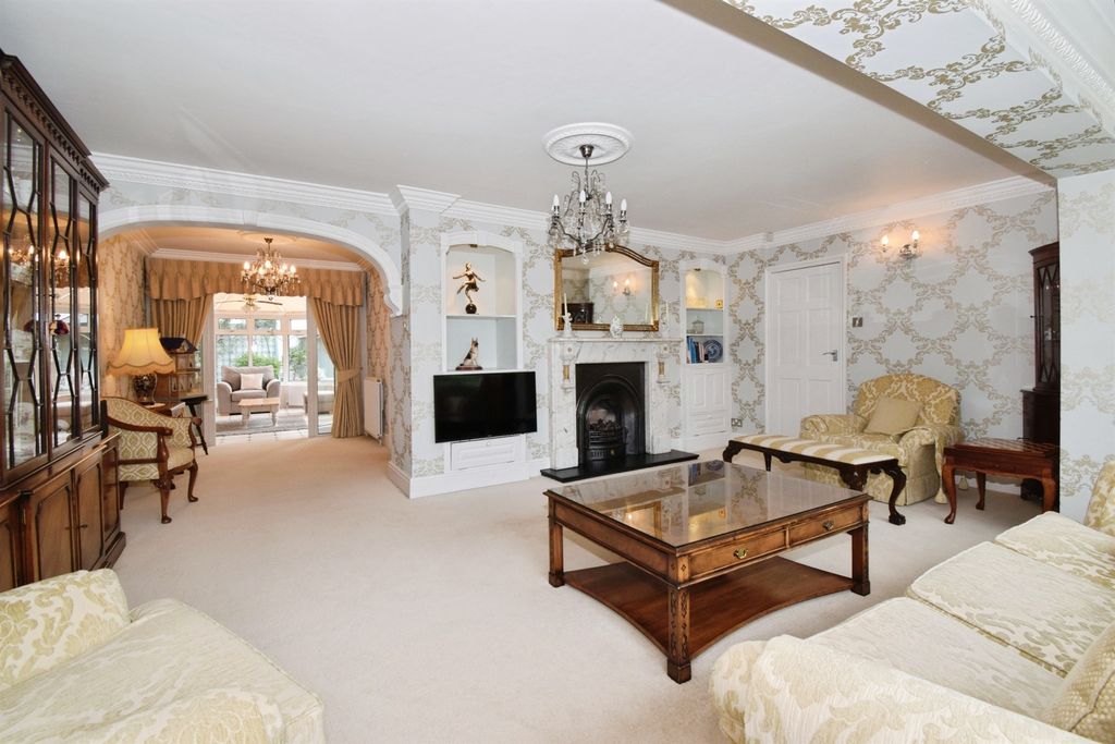 Property photo 3 of 33