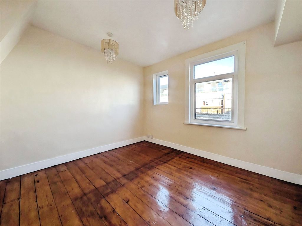 Property photo 3 of 11 Picture No. 17