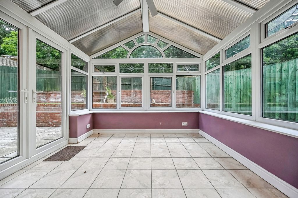 Property photo 3 of 9 Conservatory