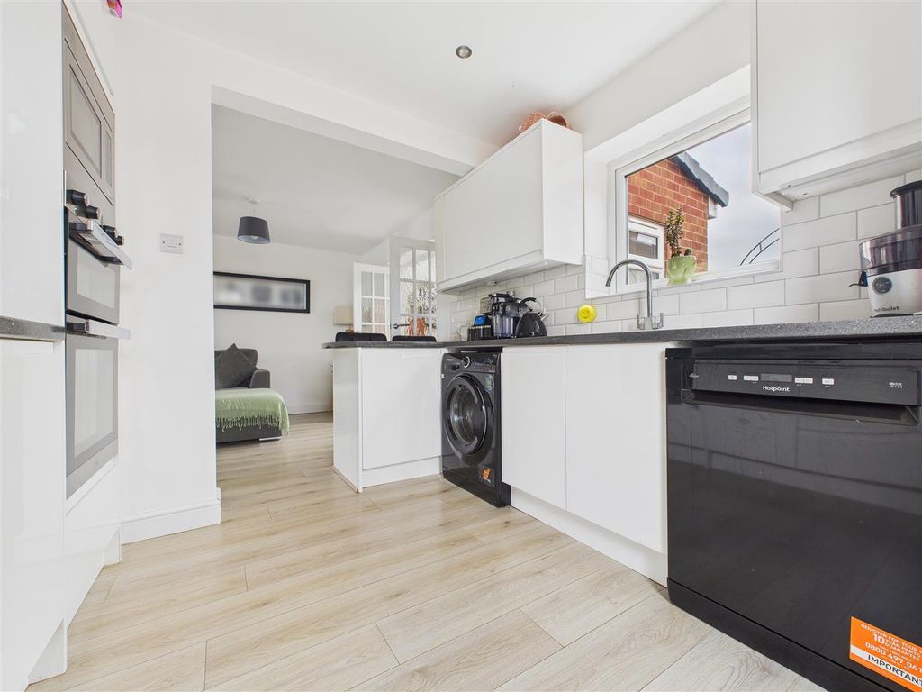 Property photo 3 of 14 Cam02453G0-Pr0139-Still006.Jpg