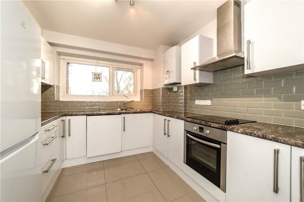 Property photo 3 of 10 Kitchen