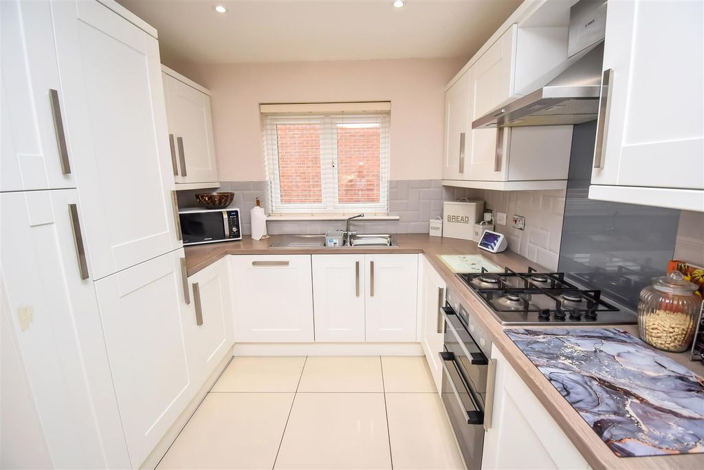 Property photo 3 of 23 Kitchen