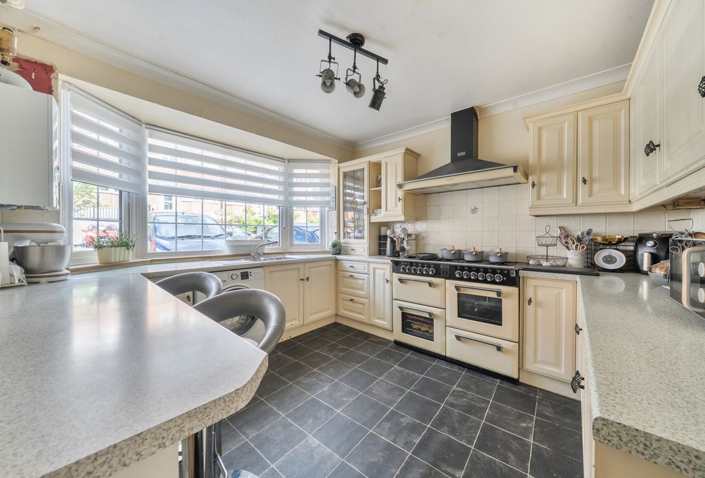 Property photo 2 of 21 1462776-10-6A075d...
