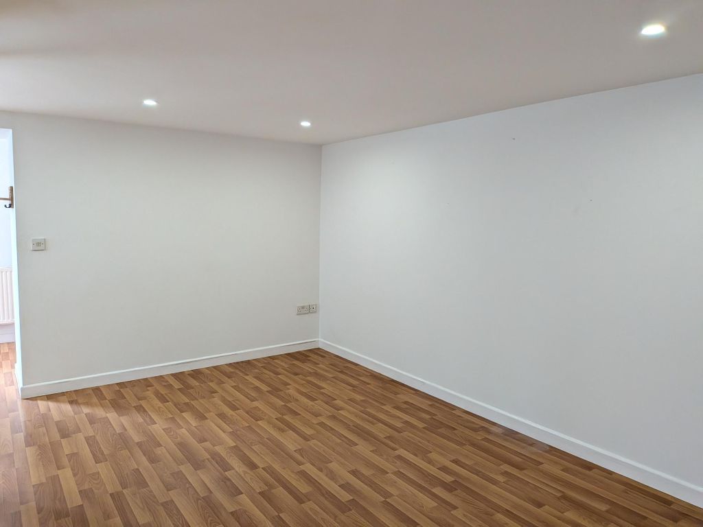 Property photo 2 of 6 Lounge