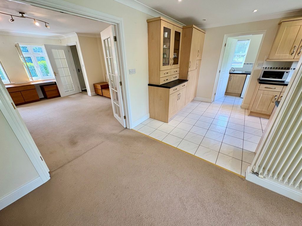 Property photo 3 of 21 Gallery