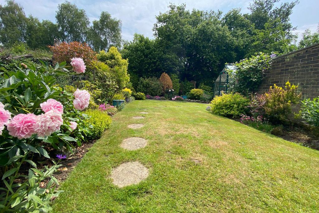 Property photo 3 of 19 Garden 3.Jpg