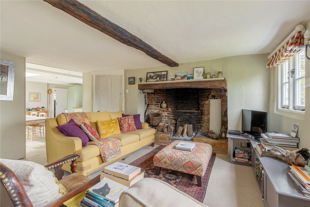 Property photo 2 of 16 Sitting Room