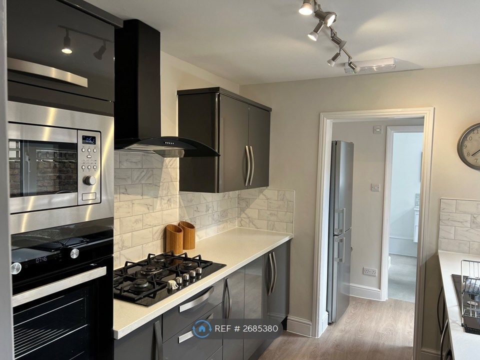 Property photo 1 of 21 Kitchen