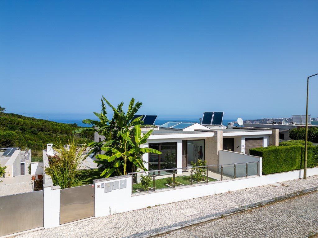 Property photo 1 of 33 3 Bedroom Villa With Sea View And Garage In Serra Da Pescaria (Nazaré- Silver Coast)