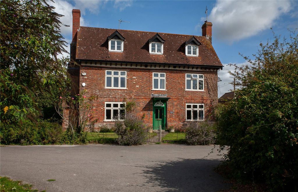 Property photo 2 of 18 Knighton Farmhouse