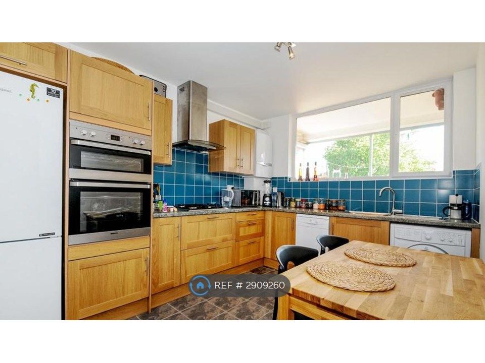 Property photo 2 of 5 Kitchen