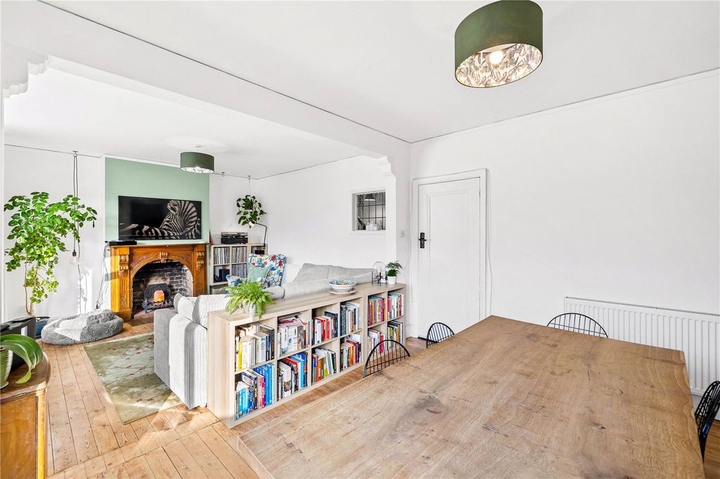 Property photo 2 of 24 Picture No. 11