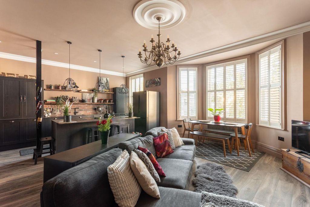 Property photo 3 of 21 Ventnor Villas-7.Jpg