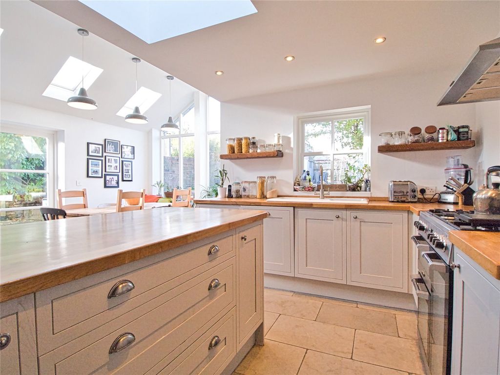 Property photo 3 of 22 Picture No. 15