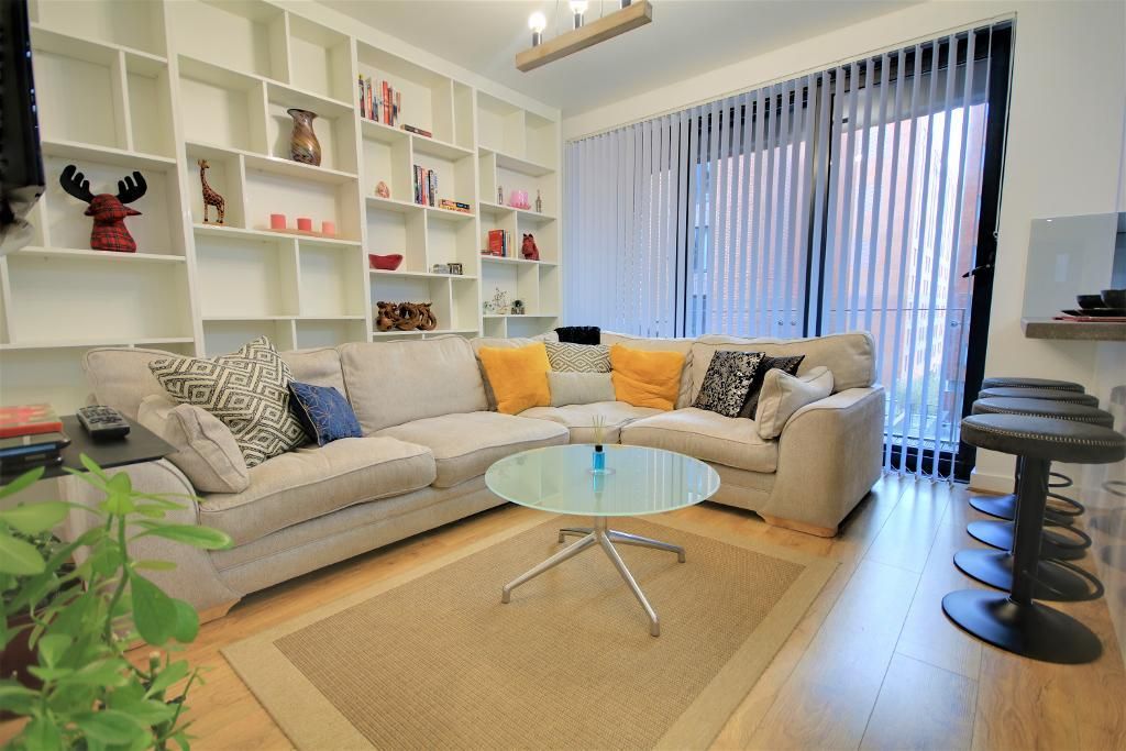 Property photo 1 of 21 Lounge