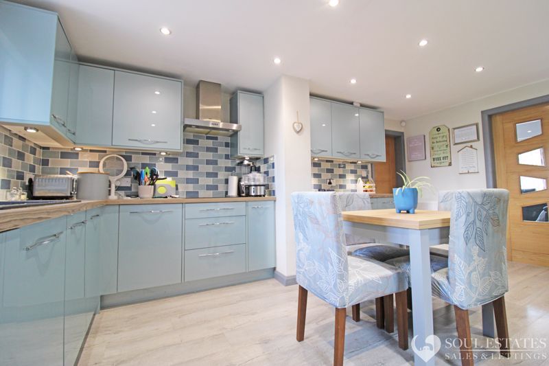 Property photo 2 of 17 Kitchen