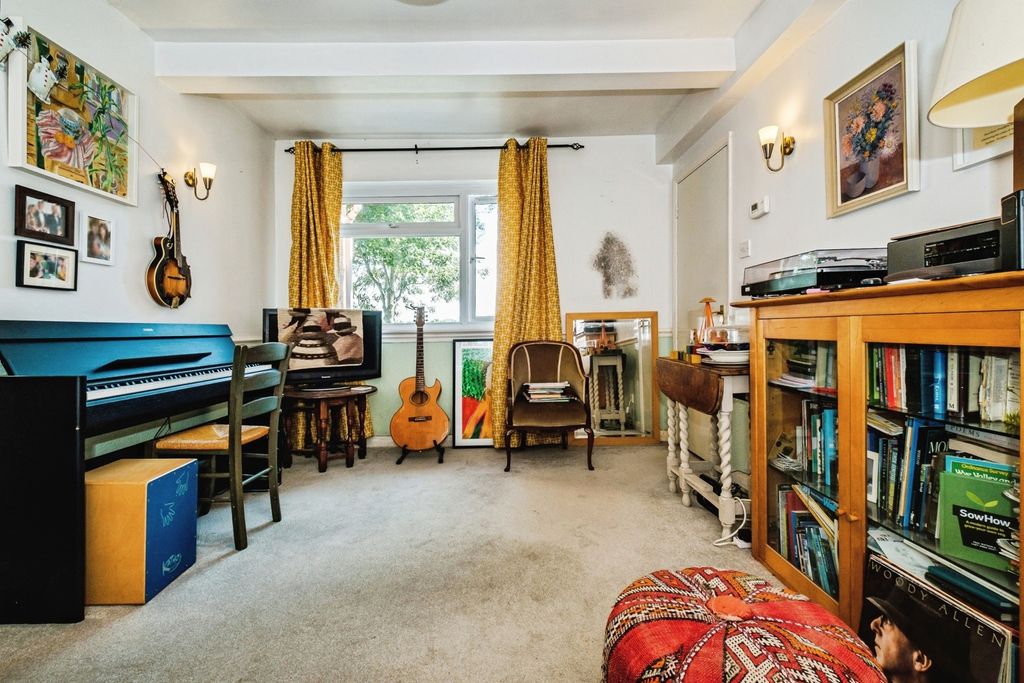 Property photo 2 of 16 Photo