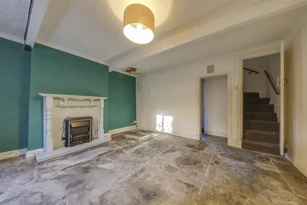 Property photo 2 of 12 Lounge